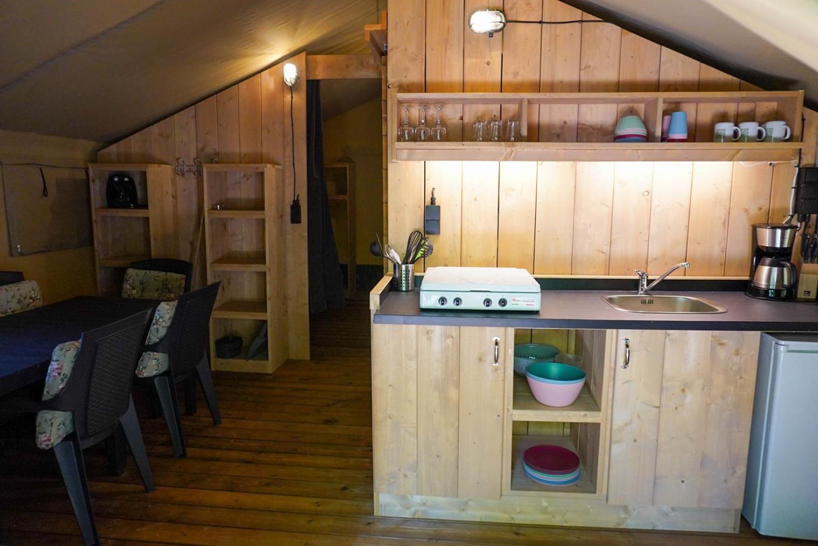 Camping Pittoresque Saint-Parthem Oda fotoğraf
