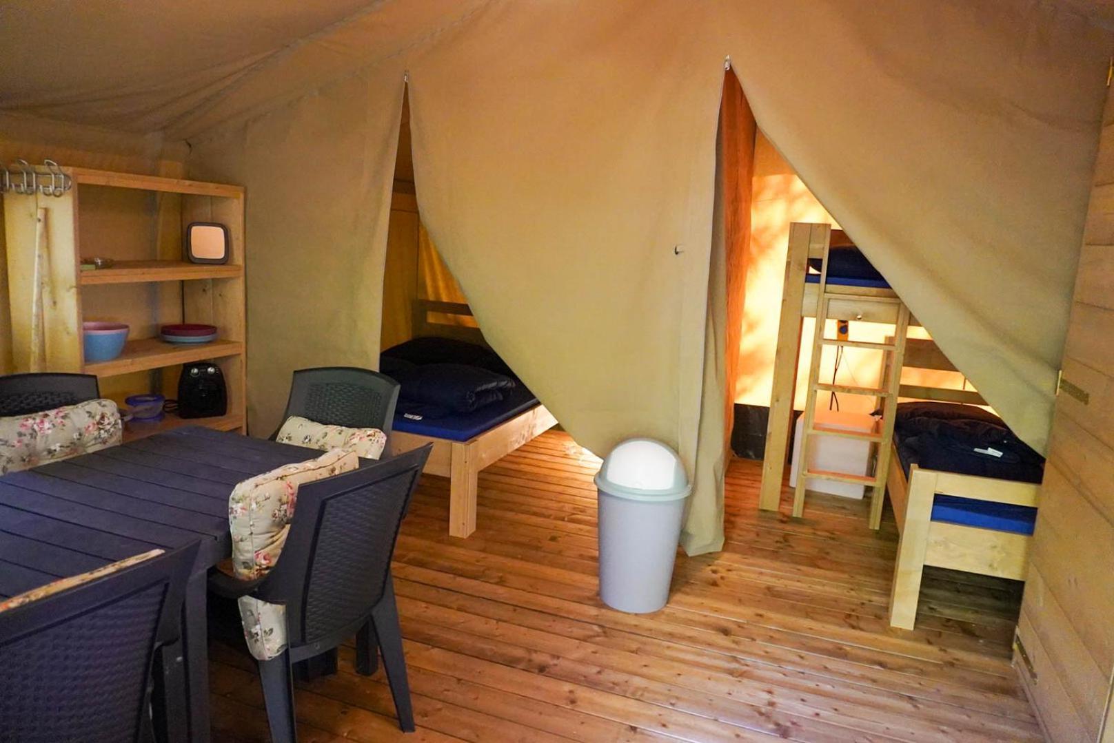 Camping Pittoresque Saint-Parthem Oda fotoğraf
