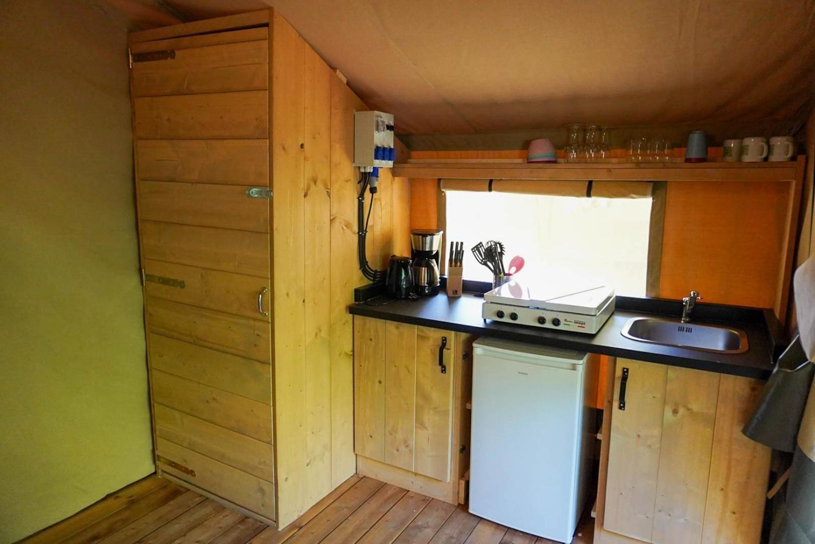 Camping Pittoresque Saint-Parthem Oda fotoğraf