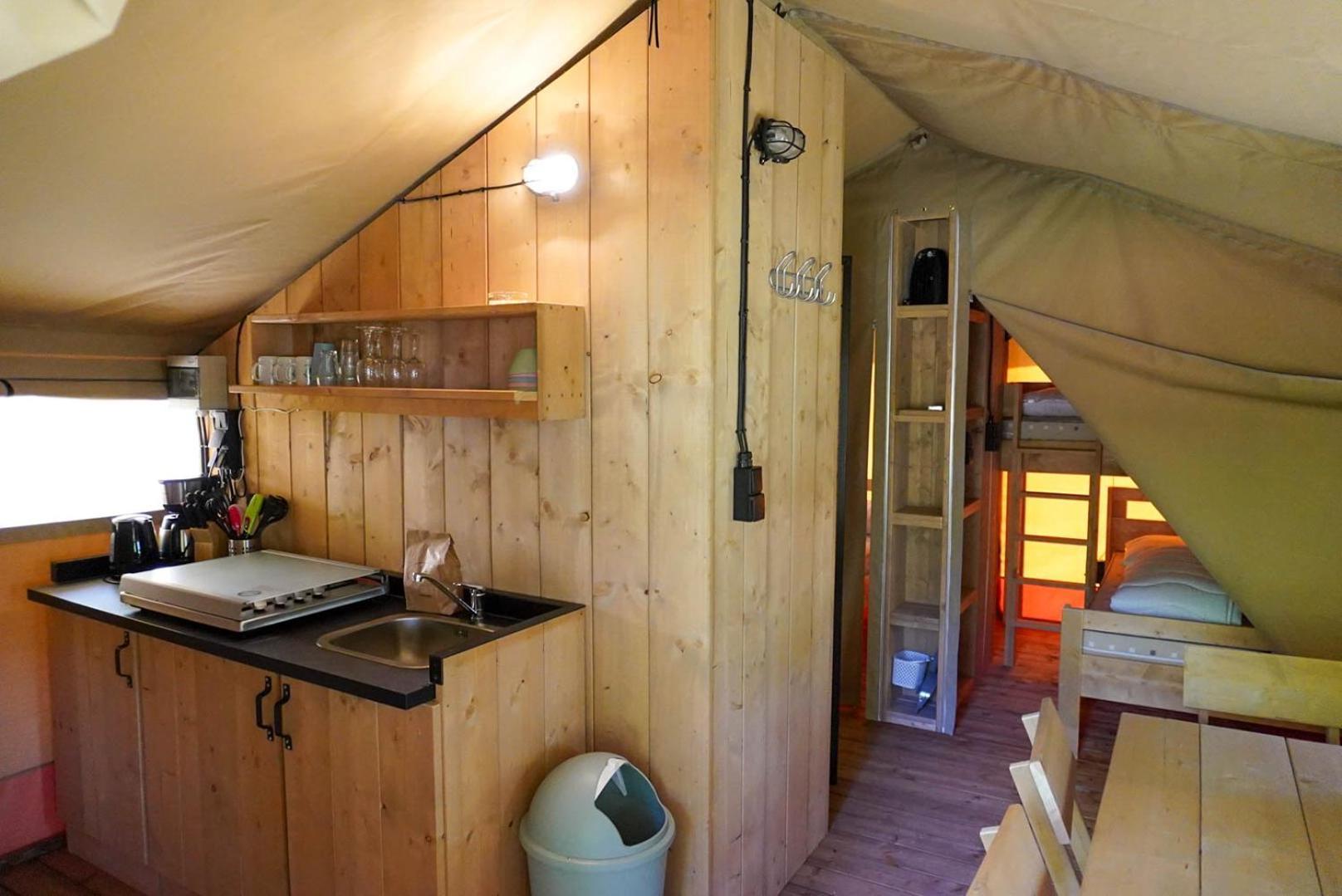 Camping Pittoresque Saint-Parthem Oda fotoğraf