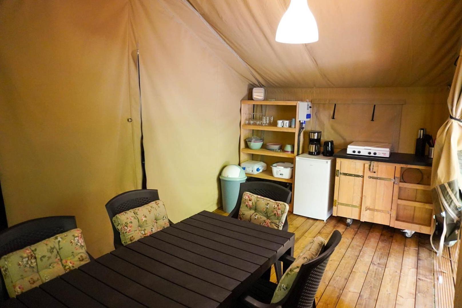 Camping Pittoresque Saint-Parthem Oda fotoğraf