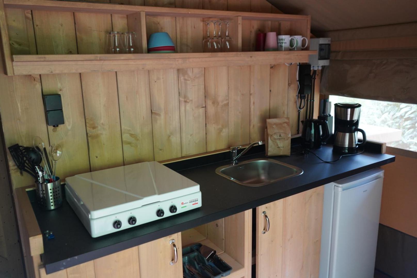 Camping Pittoresque Saint-Parthem Oda fotoğraf