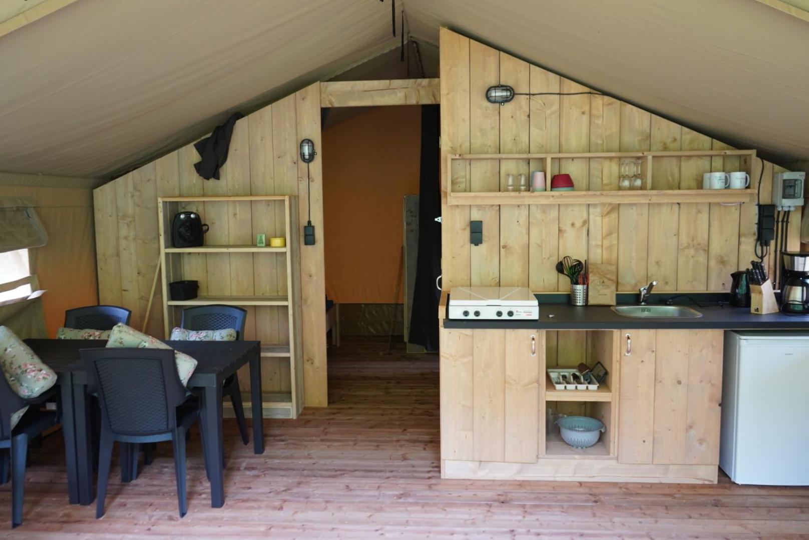 Camping Pittoresque Saint-Parthem Oda fotoğraf