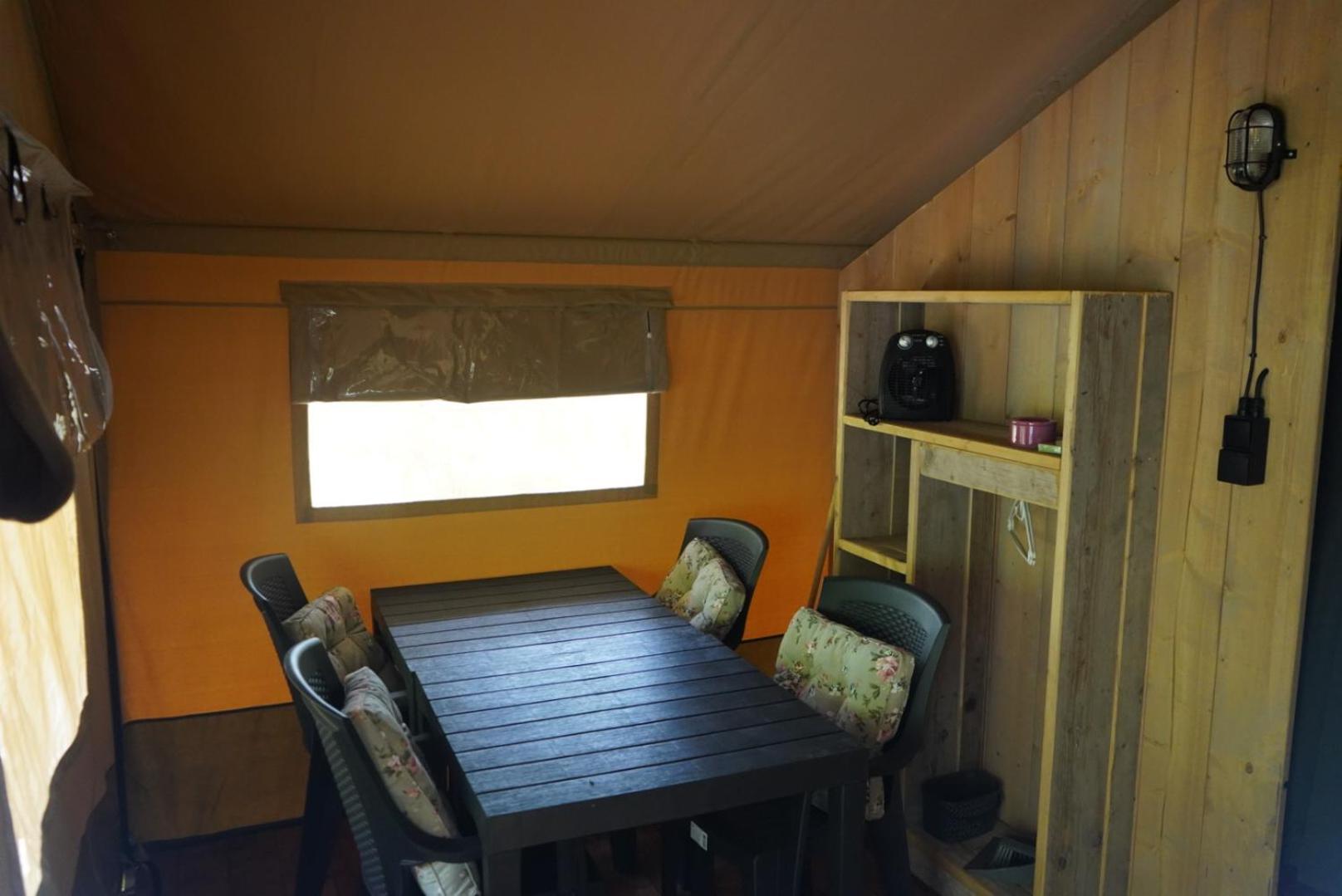 Camping Pittoresque Saint-Parthem Oda fotoğraf